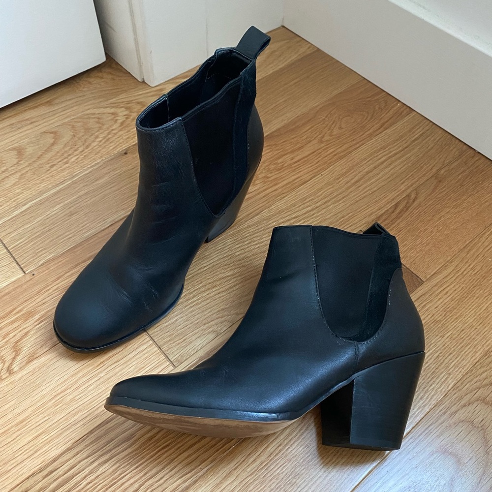 Women’s Black Leather Cole Haan Tioga Bootie II in 8.5